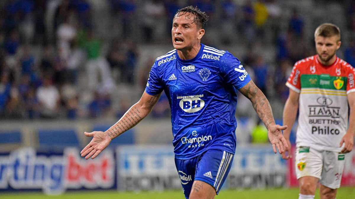 Cruzeiro marca no fim, bate o Brusque e vence a 1&Acirc;&ordf; na S&Atilde;&copy;rie B