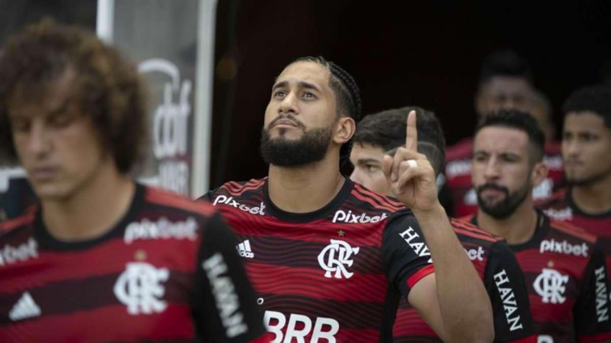 Flamengo leva gol no fim e empata com o Cear&Atilde;&iexcl; em jogo com pol&Atilde;&ordf;mica