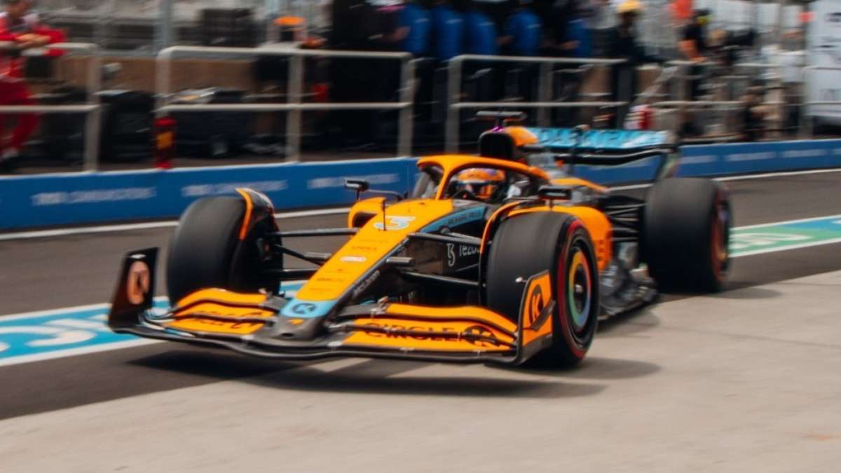 The Magical McLaren F1  Carros de corrida, Filmes de carros, Corrida de f1