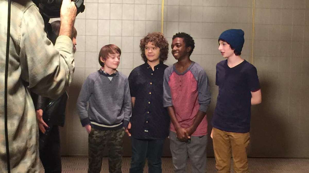 Super talentosos? Elenco de Stranger Things vira boyband