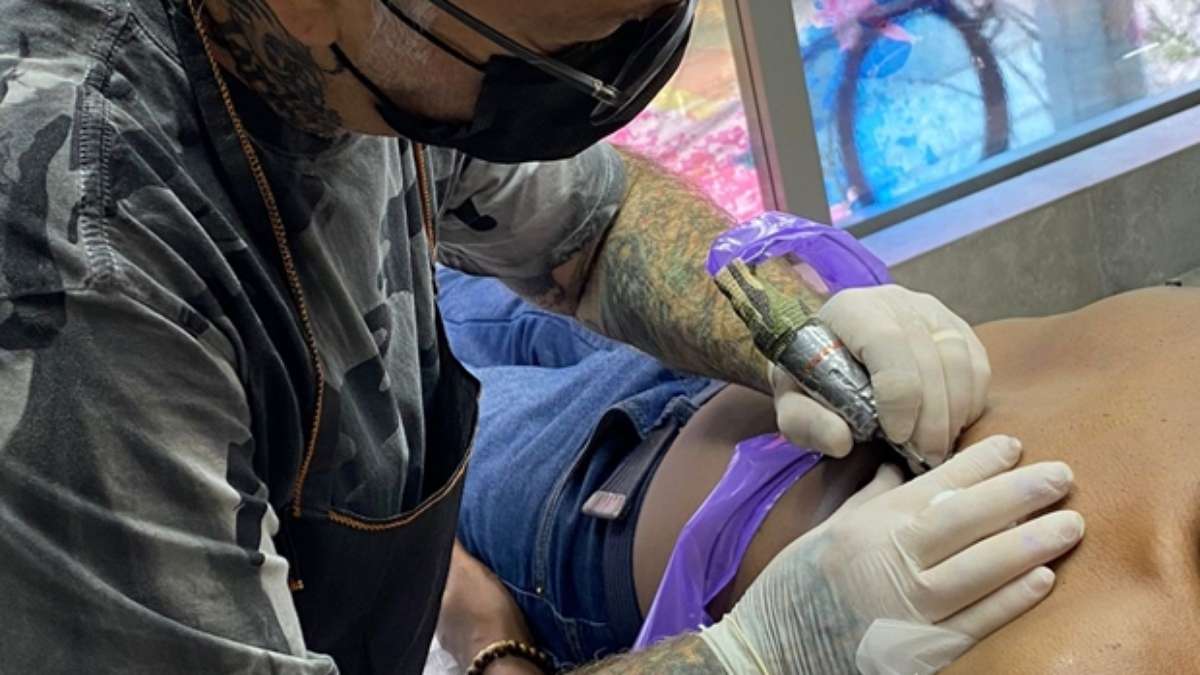 Cresce atuação feminina no mercado de tatuagem