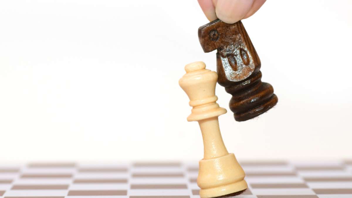 Suspeitas de trapaça voltam a atingir o mundo do xadrez, Mundo