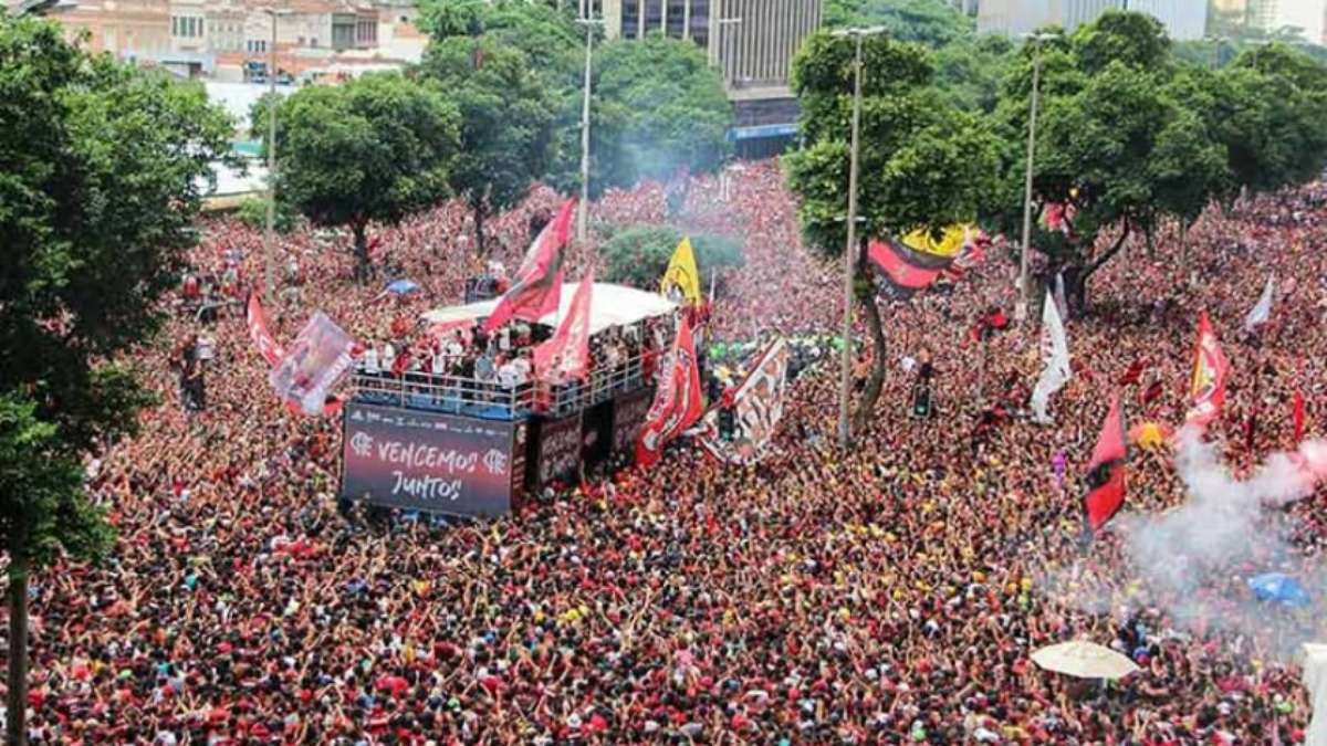 Ida a festa com Vargas, do Atlético, faz Isla ser punido pelo Flamengo -  Superesportes