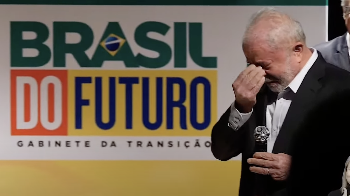 Lula chora ao falar da fome e manda recado a Bolsonaro: "Peça desculpas por  mentiras"
