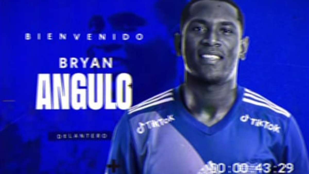 Santos e Angulo rescindem contrato e centroavante retorna ao Emelec