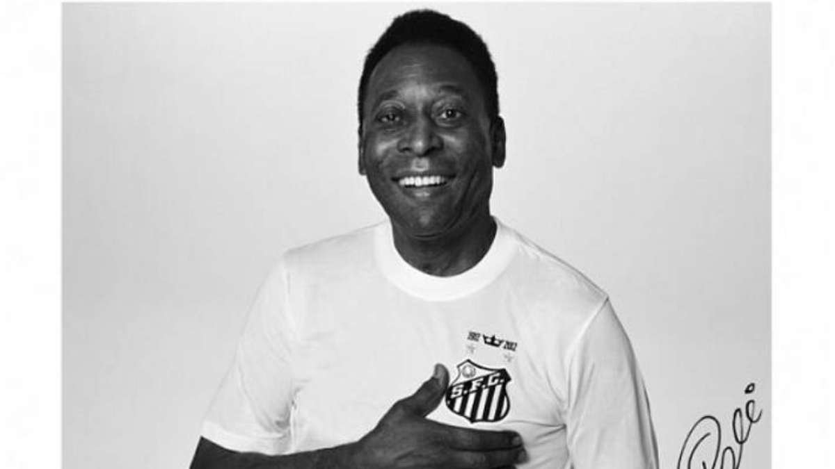 Santos divulga camisa com coroa dourada em homenagem ao rei Pelé