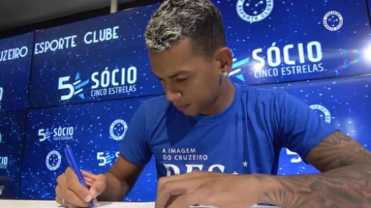 Volante ex-Grêmio é apresentado no Cruzeiro:honrado de vestir essa camisa  - 23/01/2020 - UOL Esporte