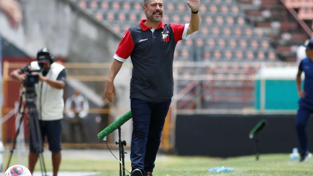 Partida do campeonato do torneio índia x bangladesh com fundo do estádio de  críquete