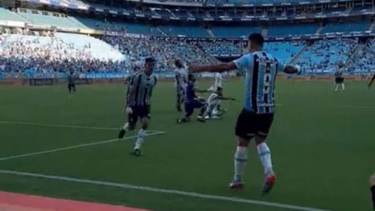 Cristaldo marca e Grêmio vence o Avenida pelo Gauchão, em jogo marcado por confusão e expulsões