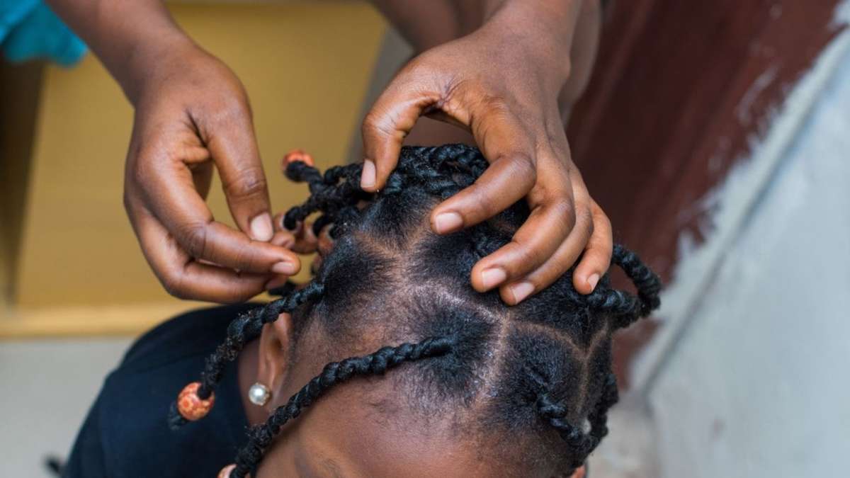 Escolha de pomadas modeladoras de cabelos deve seguir lista da