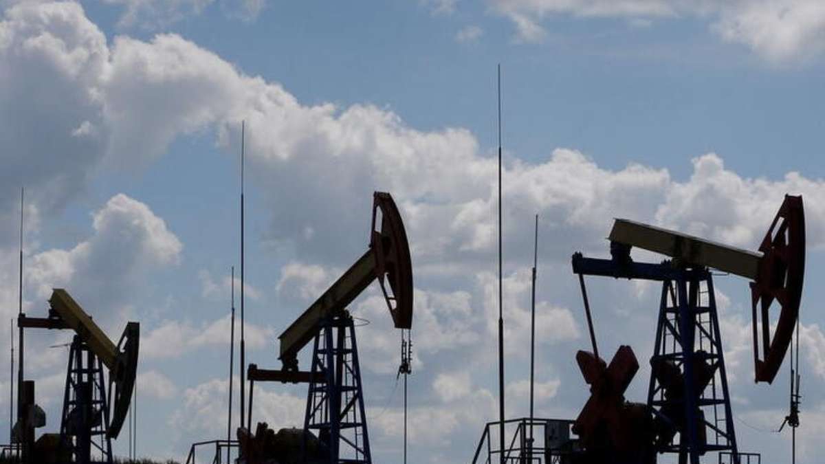 Oil rises on easing US interest rate fears