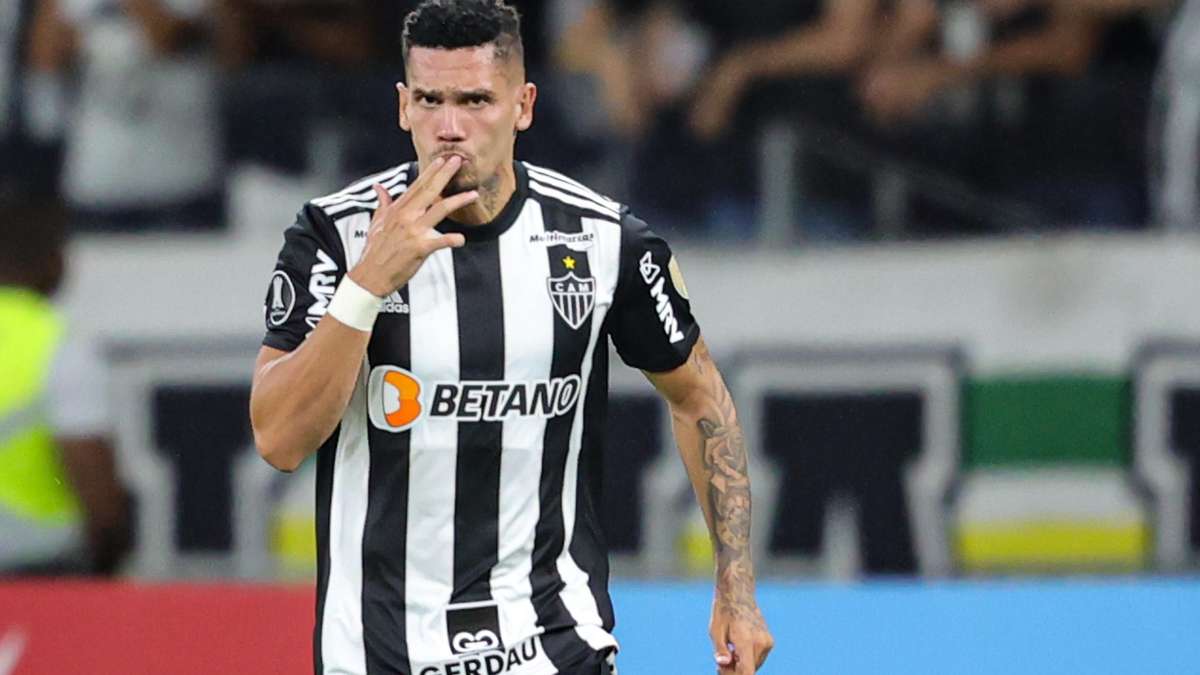 Libertadores: Paulinho decide e Atlético-MG vence para continuar vivo