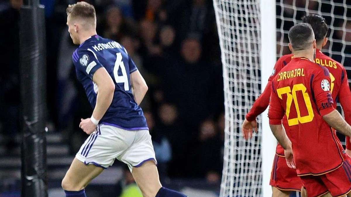 Escócia surpreende Espanha com gols de Mctominay nas Eliminatórias
