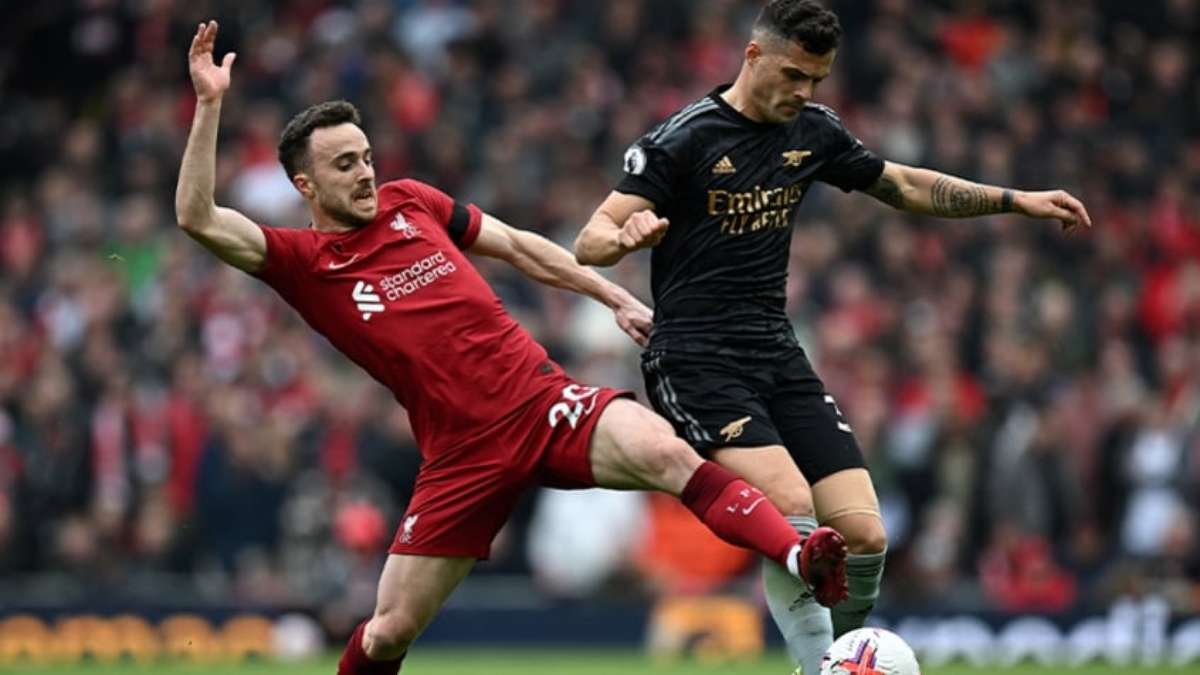 Liverpool busca empate contra o Arsenal em jogo de gols brasileiros