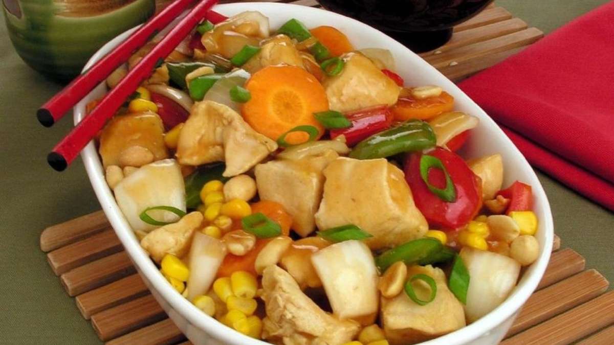 Prepare um frango xadrez é um prato de origem chinesa. Receita