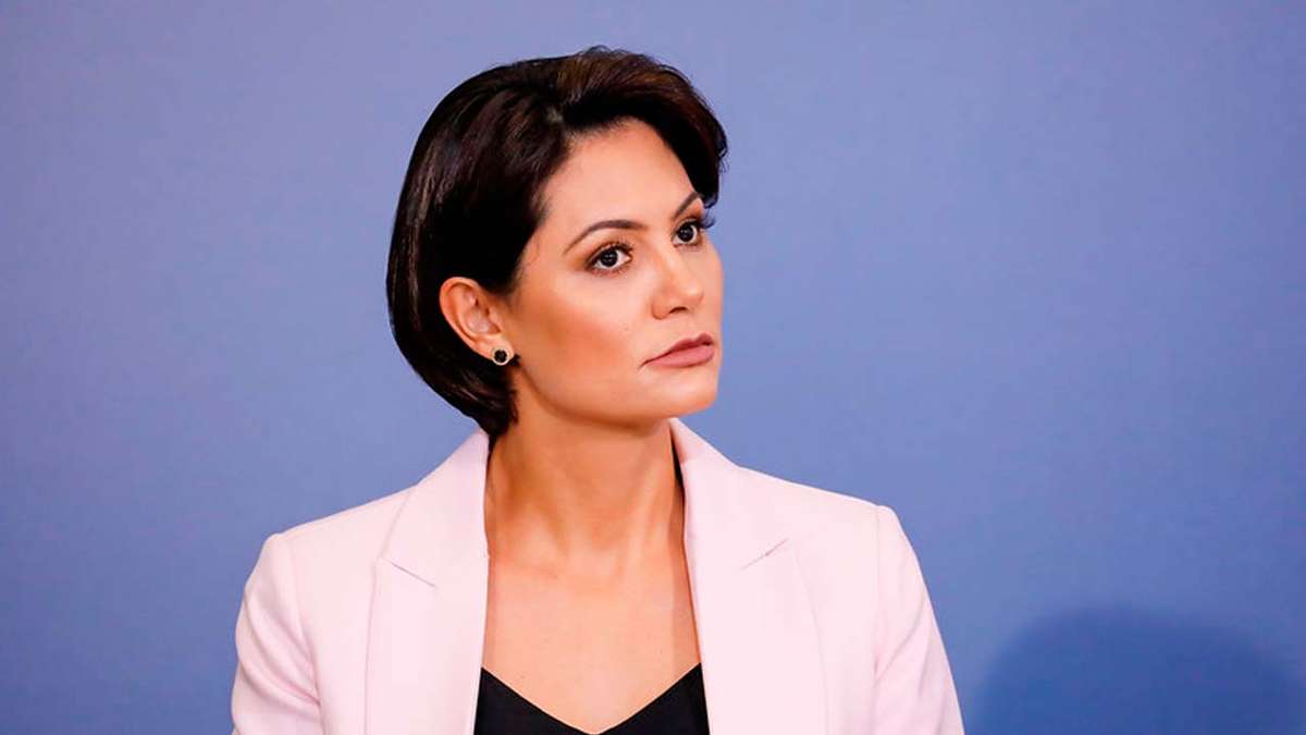 Pol&iacute;cia Federal identifica dep&oacute;sitos em dinheiro vivo de Cid para Michelle  Bolsonaro