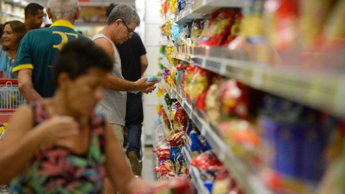 IPCA desacelera e acumulado em 12 meses fica em 4,18%, superando  expectativas do mercado