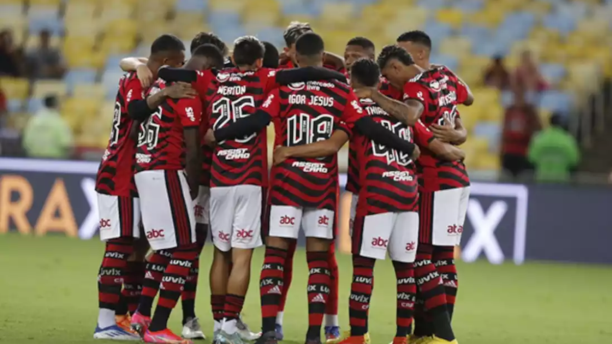 Ex-jogador do Flamengo é afastado de time dos EUA após ser citado