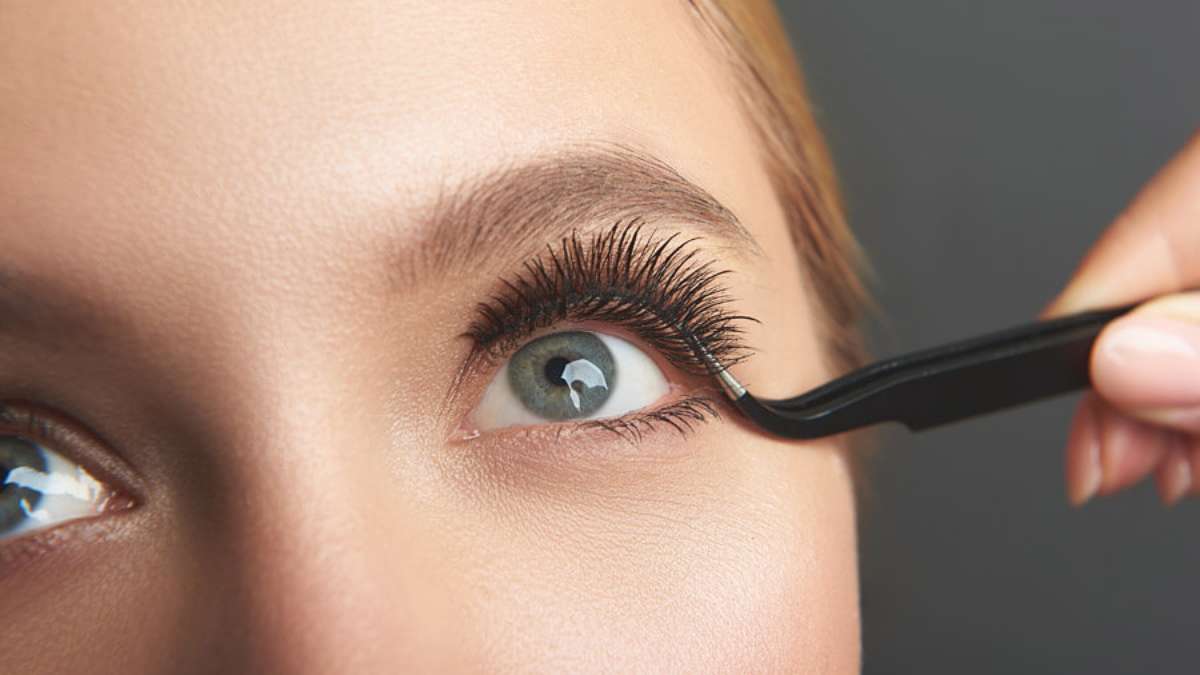 Eyelash extensions can affect eye health: understand