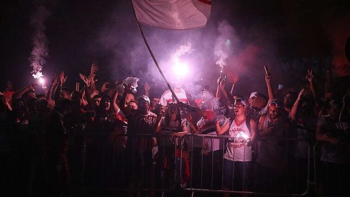 Palmeiras recebe integrantes de torcida organizada na véspera de decisão