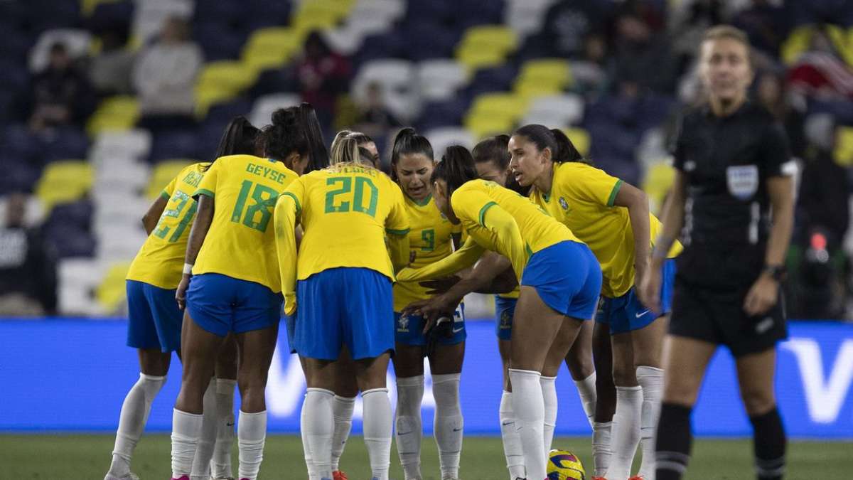 Futebol masculino tem mais qualidade do que o feminino, se acharmos que são  homens a jogar