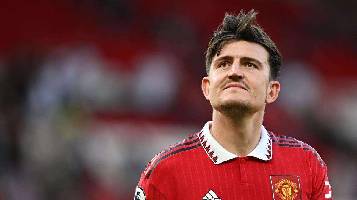 Maguire se queda sin espacio en el Manchester United y perderá la capitanía