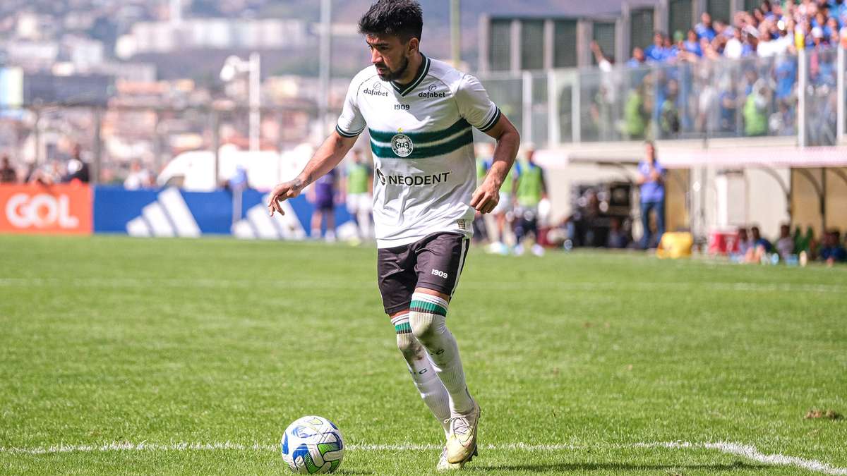 Coritiba iguala campanha de visitante da temporada passada com 11