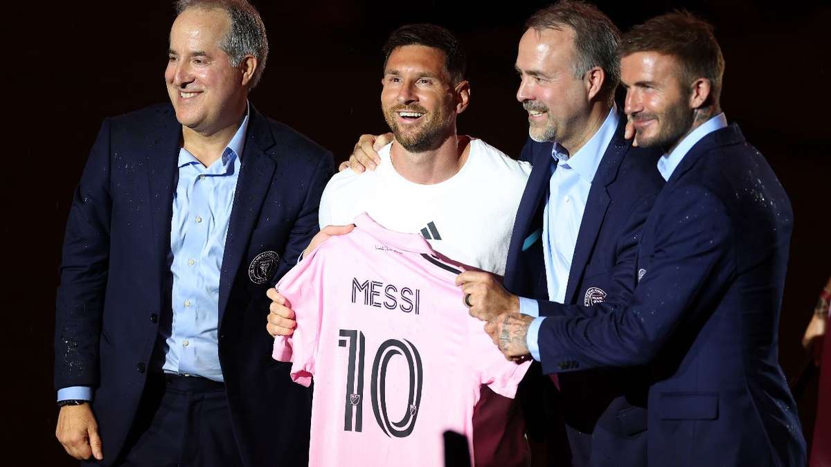 Messi joga hoje pelo Inter Miami! Relembre as estreias do craque