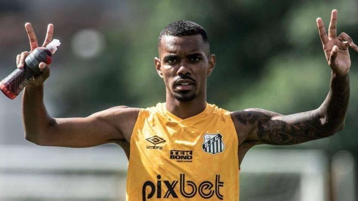 Perto de emprestar Lucas Pires, Santos enfrenta dificuldade para reduzir  elenco, santos