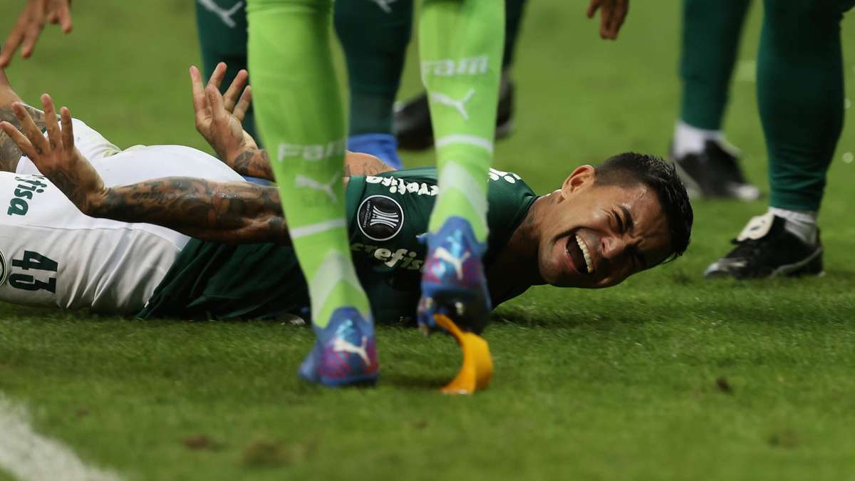 Palmeiras: Abel relaciona 29 jogadores para jogo contra o Cruzeiro