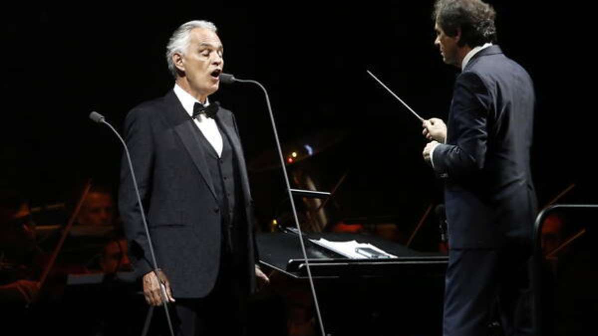 Bocelli arrecada 2 milhões de euros para projetos educativos