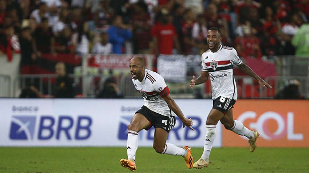 Flamengo se salva com pênalti no final, empata com São Paulo