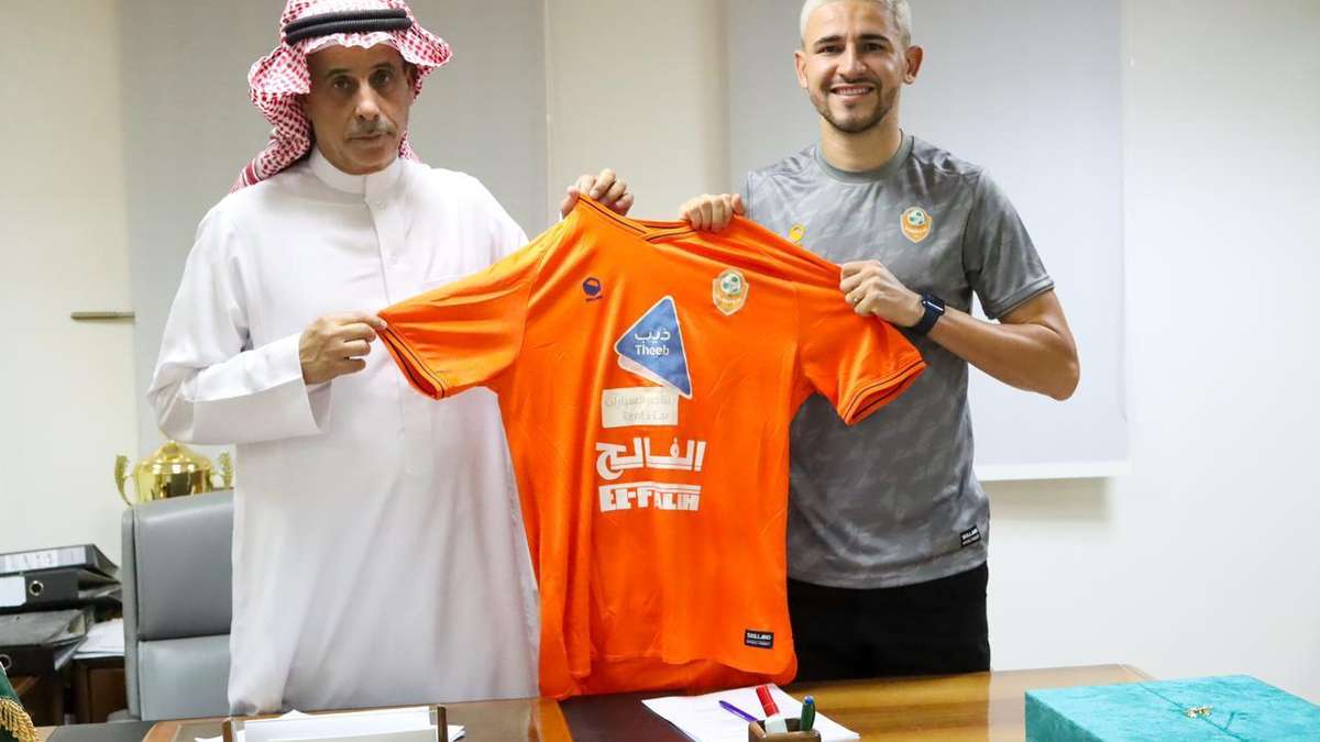 Atacante Jô é anunciado oficialmente por clube da segunda divisão da Arábia  Saudita - Super Rádio Tupi