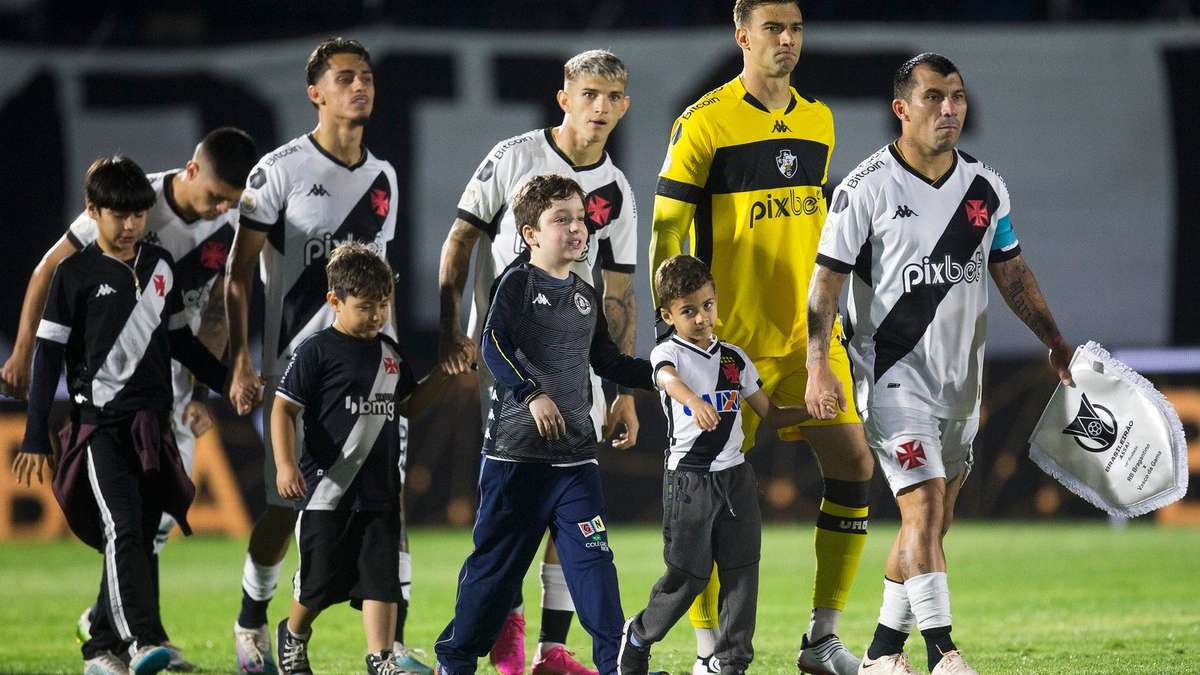 Léo Jardim diz que expulsão atrapalhou Vasco em empate