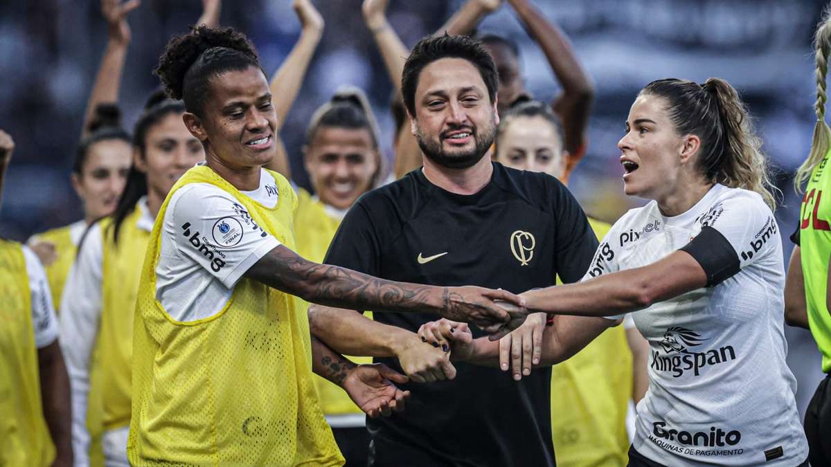 Jogadora Tamires durante cerimônia de Premiação do Campeonato Paulista  Feminino