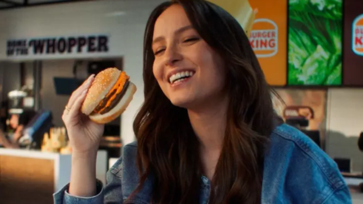 O dinheiro é meu', brinca Larissa Manoela em comercial do Burger King