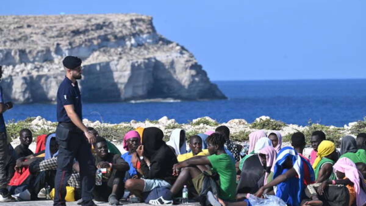 L’UE et Macron exigent la solidarité avec l’Italie face à la crise migratoire