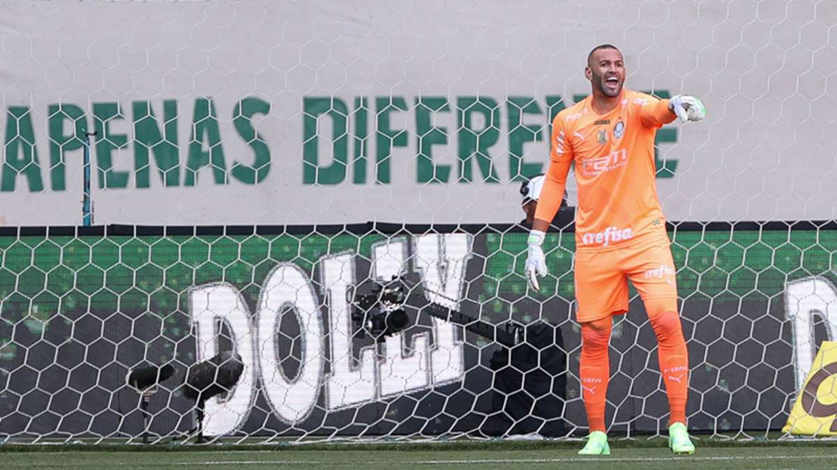 Weverton rebate críticas sobre não defender pênaltis no Palmeiras