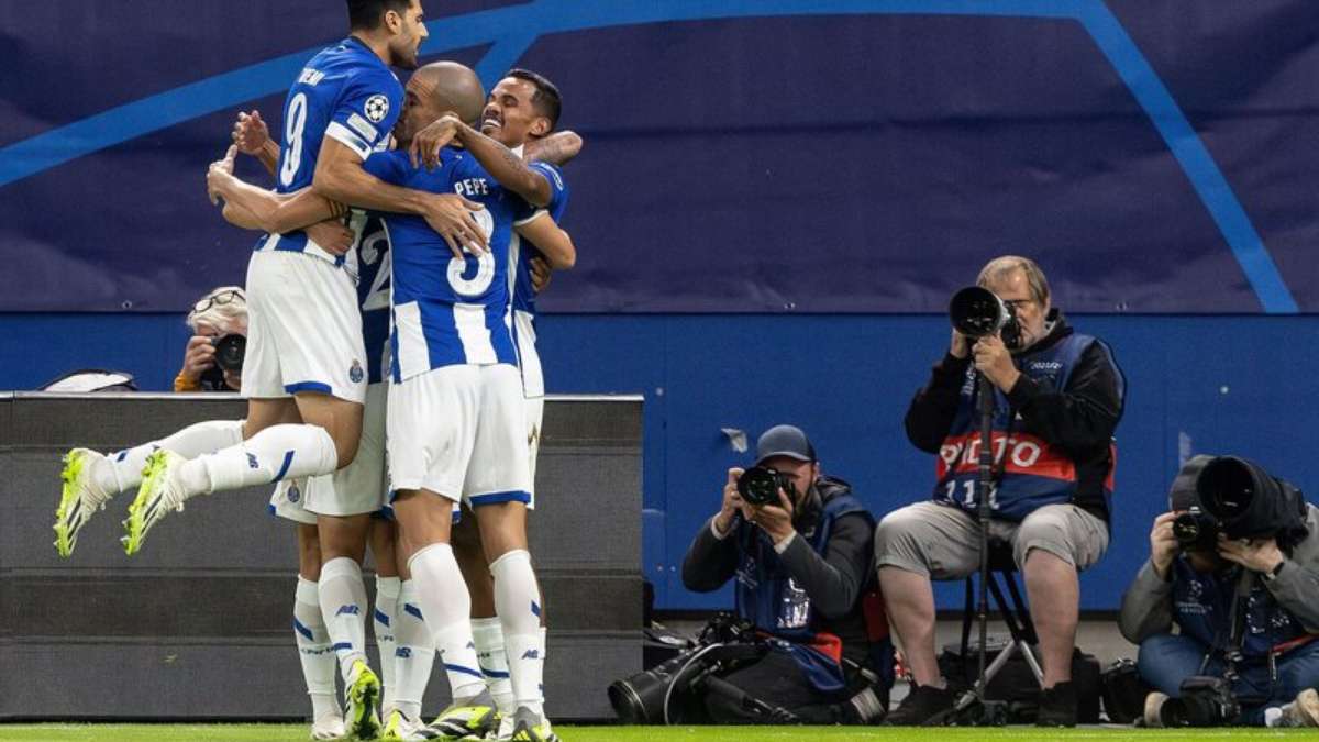 Com dois gols de Galeno, Porto estreia na Champions com vitória