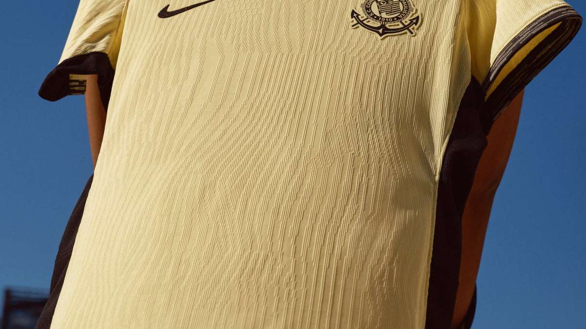 Preço nas alturas! Corinthians revela valor da terceira camisa; confira