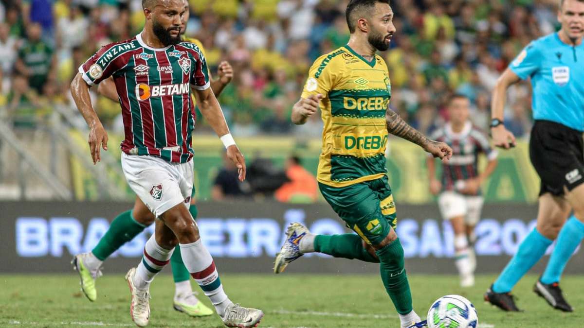 Com praticamente todo time reserva, Fluminense perde para o