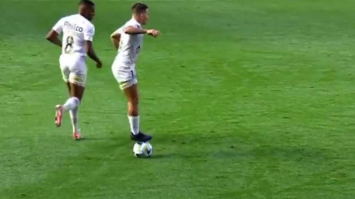 O que disse o VAR na confusão após lance ousado de Soteldo no jogo entre  Santos e Vasco