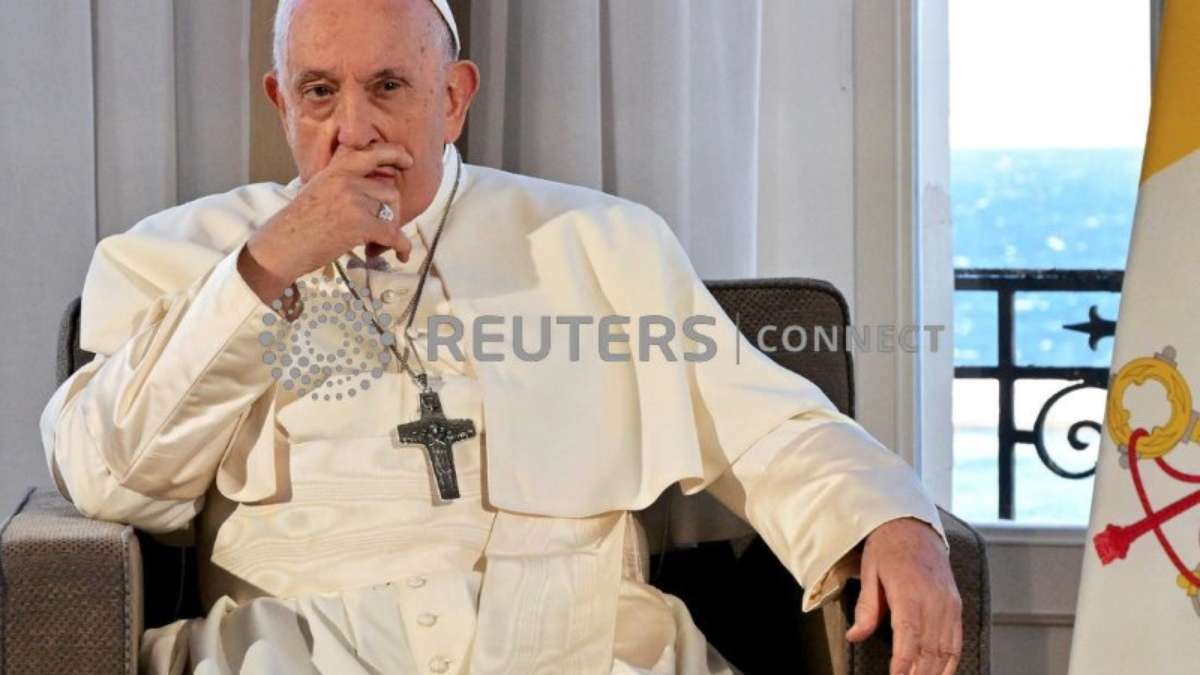 Pheeno 🏳️‍🌈 on X: Papa Francisco demite bispo conservador do
