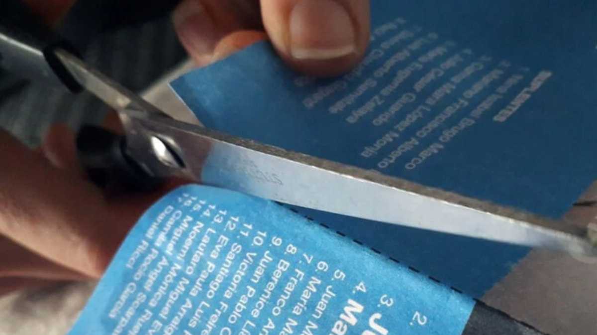 Understand why Argentine voters use scissors to cast their ballots