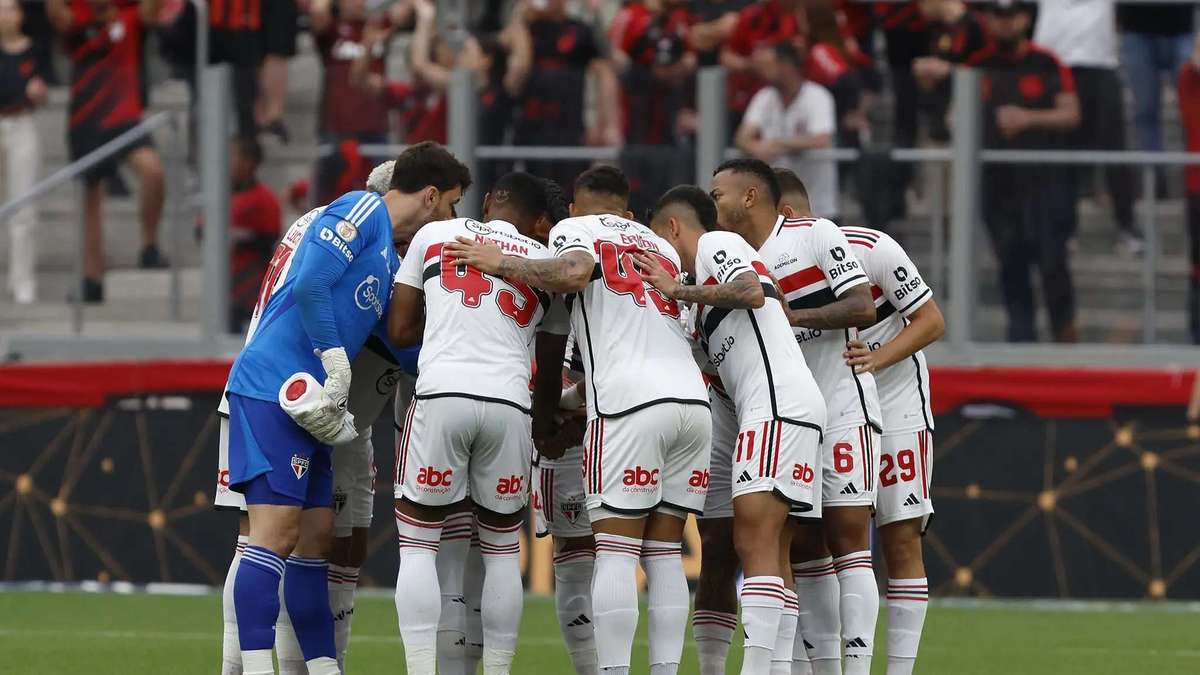 Restam duas chances: São Paulo pode terminar Brasileirão sem vencer como  visitante - Placar - O futebol sem barreiras para você