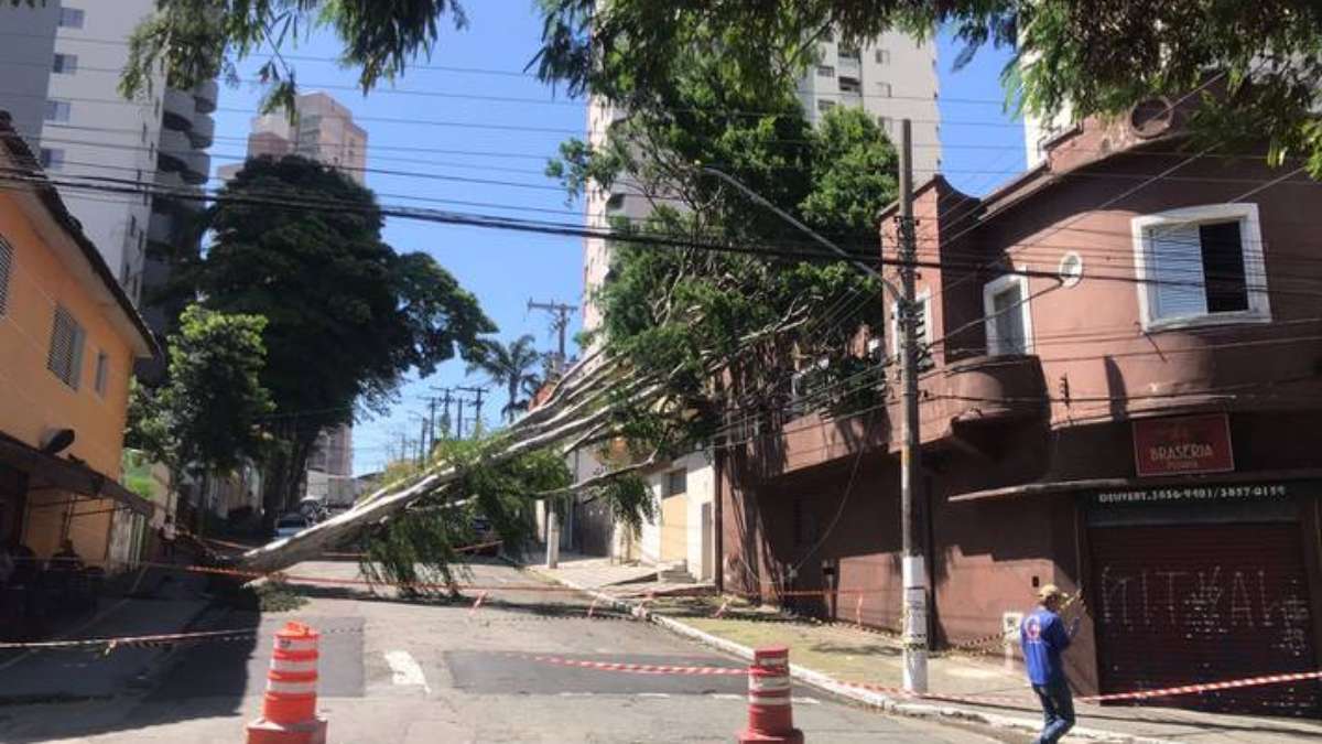 No dia seguinte ao temporal, cerca de 1,3 mil moradores ficam sem