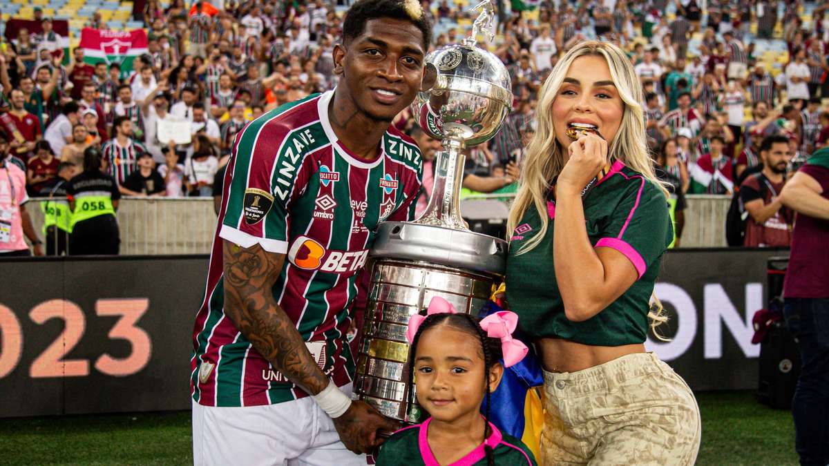 VÍDEO: ex-São Paulo conta com a sorte e faz gol sem querer no