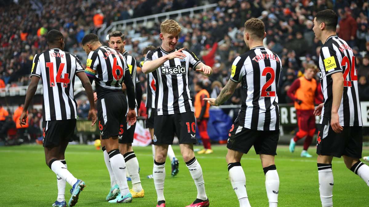 Newcastle supera Manchester United em jogo da Premier League