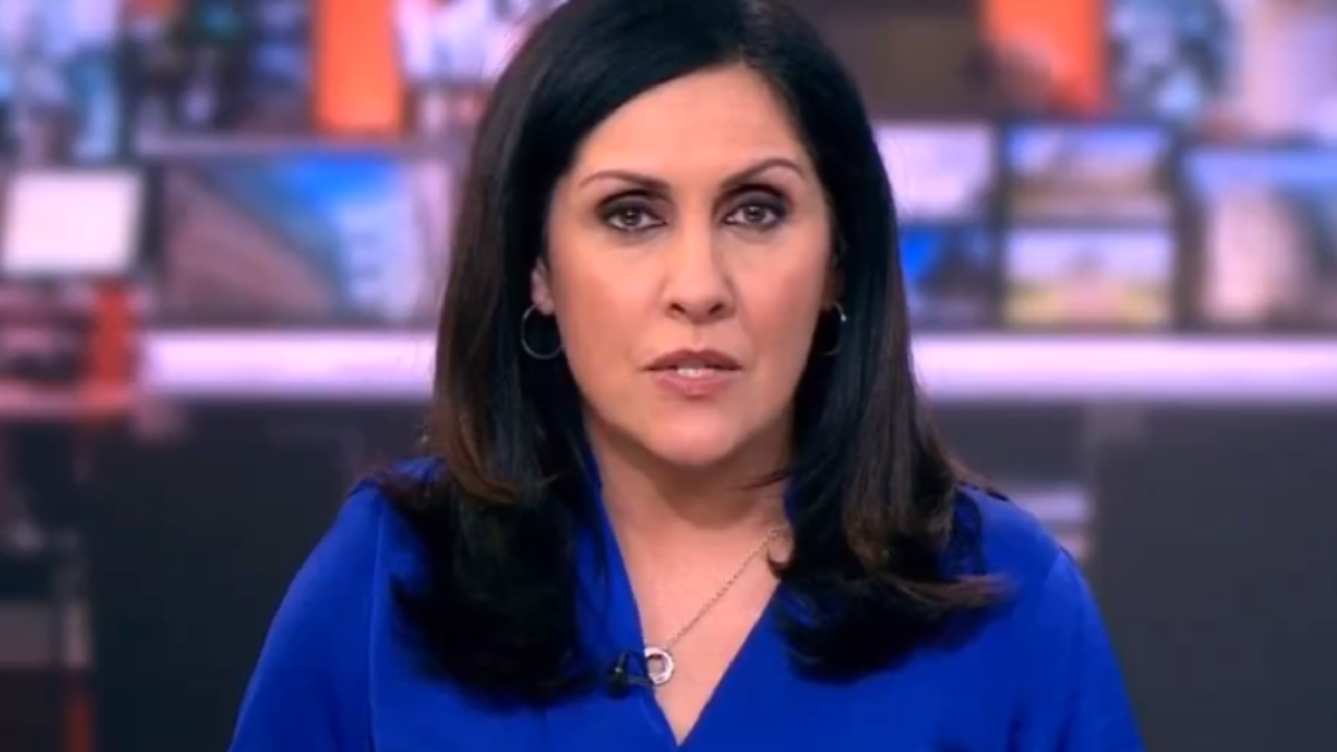 The news presenter begins by showing the middle finger;  Watch the video