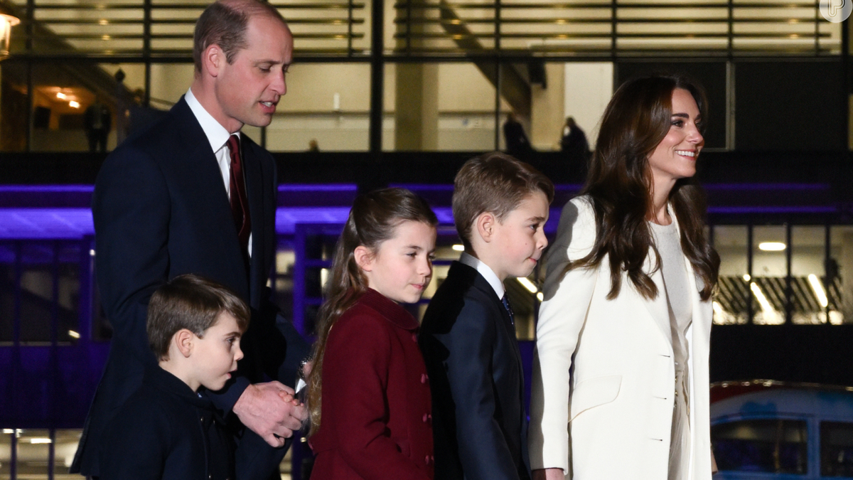 ¡grotesco!  Kate Middleton y el príncipe William se equivocan en una foto con sus hijos y la web no perdona: «Qué lástima»